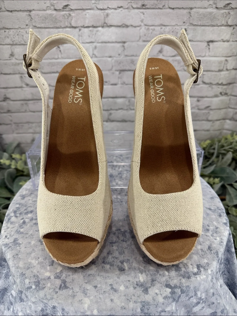 TOMS “Camilla” Beige & Gold Metallic Canvas Open-Toe Wedge Sandals WMS 6M☀️EUC - Picture 3 of 12